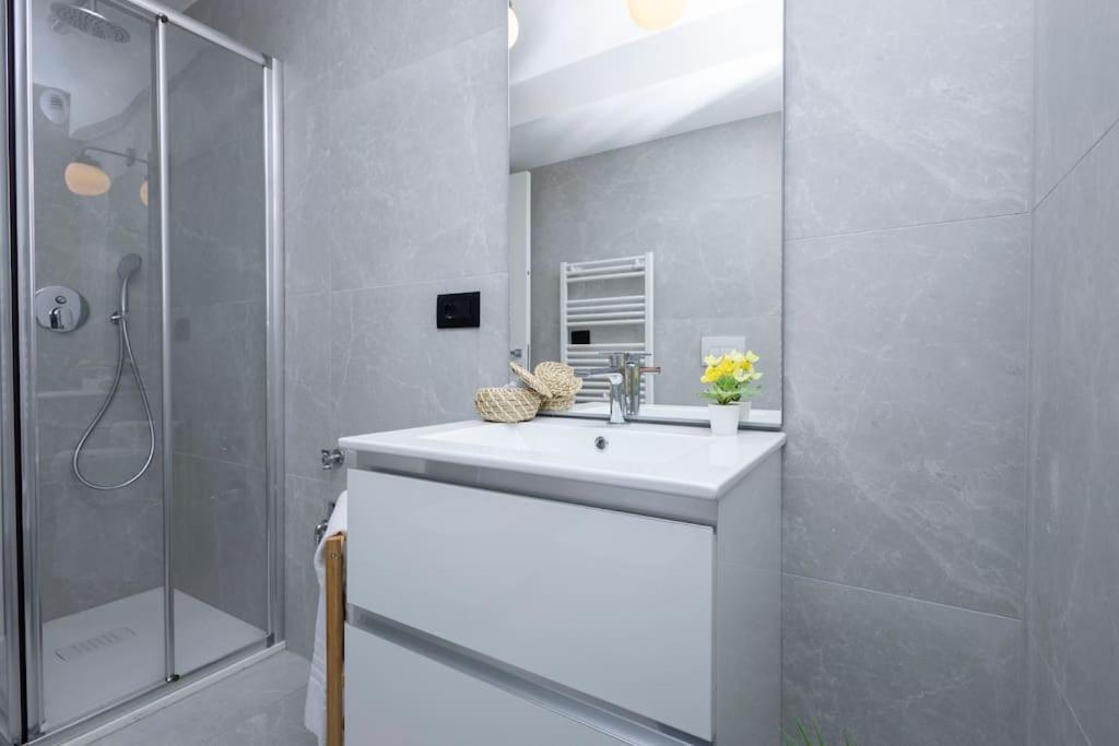 Darsena Charming Apartment By 101Flats Milan Exterior photo